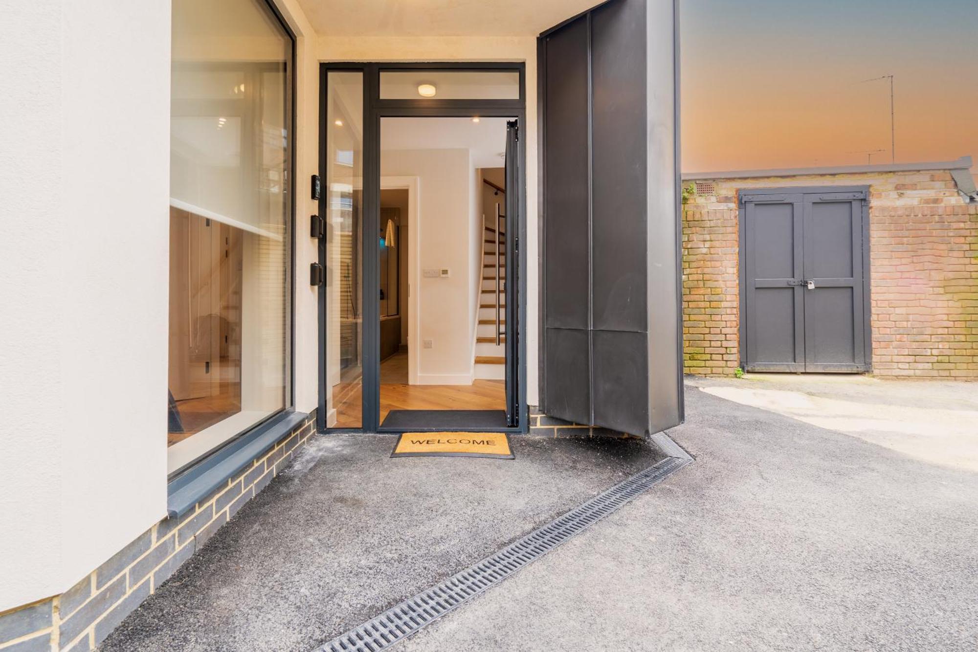 Super 3 Bed In Richmond *